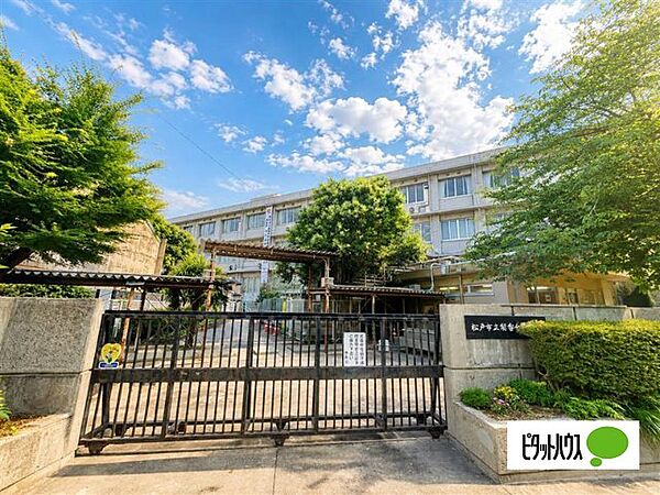 小学校「松戸市立梨香台小学校まで656m」