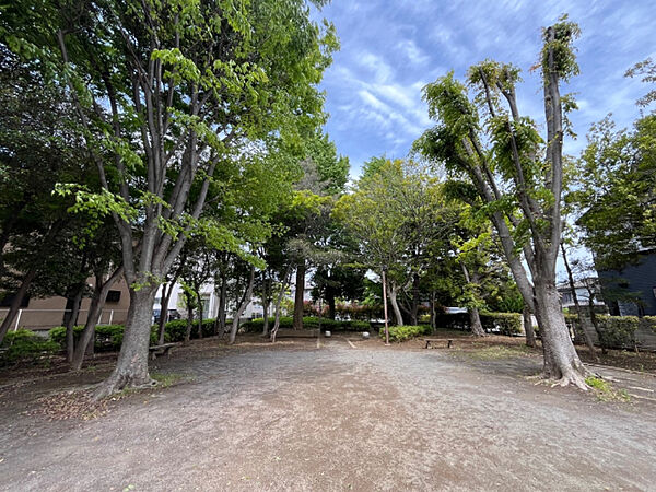 公園「平賀中台緑地まで869m」