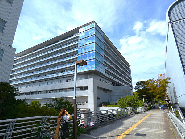 病院「昭和大学横浜市北部病院まで2702m」