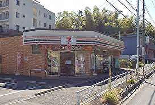 コンビニ「セブンイレブン横浜獅子ヶ谷1丁目店まで313m」