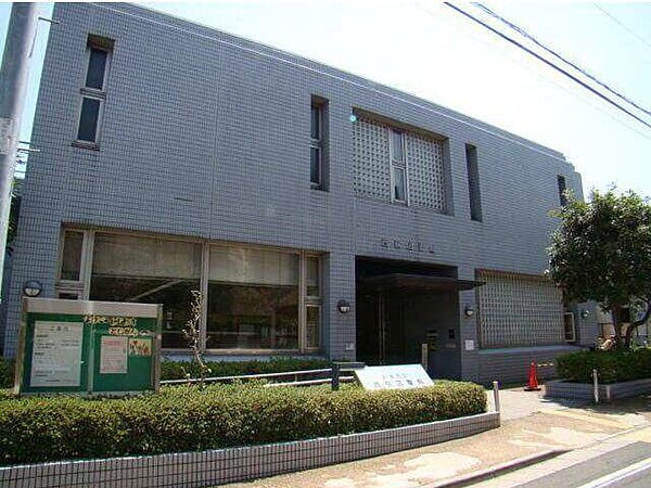 図書館「杉並区立西荻図書館まで1096m」