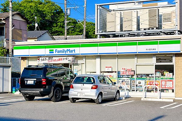コンビニ「ファミリーマート市川宮久保店まで200m」