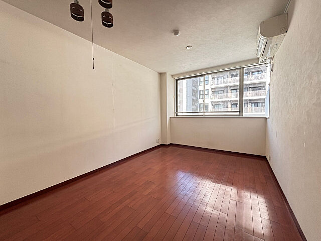 リビング/ダイニング アクシルコート上野 5階/-