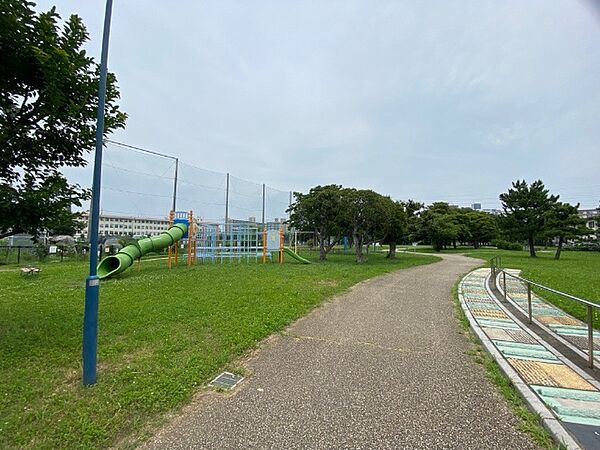 公園「浦安公園まで778m」