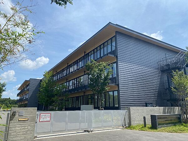 中学校「流山市立おおぐろの森中学校まで2394m」