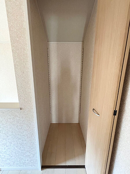 2階廊下収納スペース