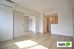 Ｙ＆ＫIII（ワイアンドケースリー） D 2階1LDKのリビング/ダイニング