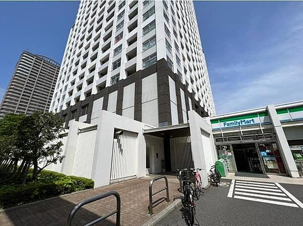 コンビニエンスストア側サブエントランス