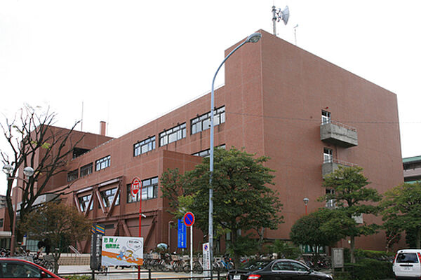 役所「横浜市港北区役所まで1781m」