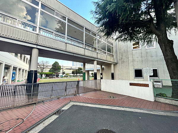 小学校「横浜市立幸ケ谷小学校まで1076m」