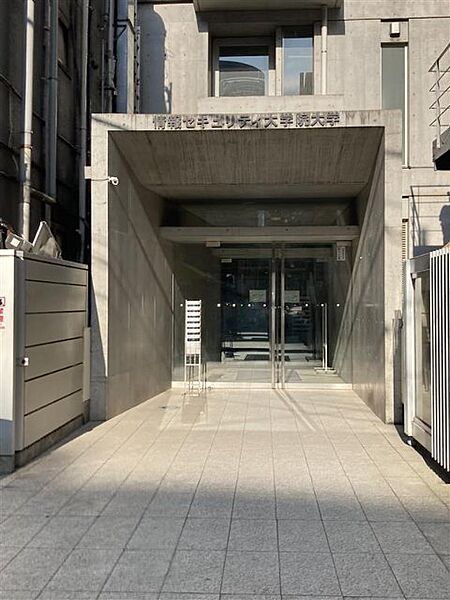 大学「情報セキュリティ大学院大学まで2173m」