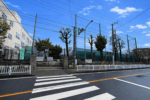 小学校「横浜市立一本松小学校まで395m」