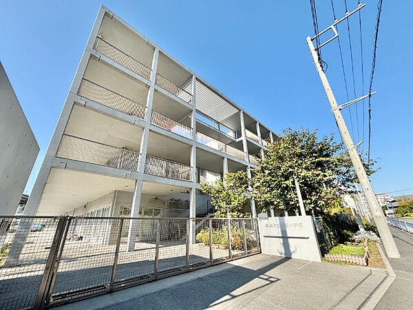 小学校「横浜市立子安小学校まで953m」