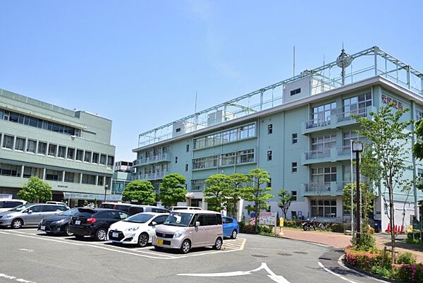 役所「横浜市栄区役所まで1287m」
