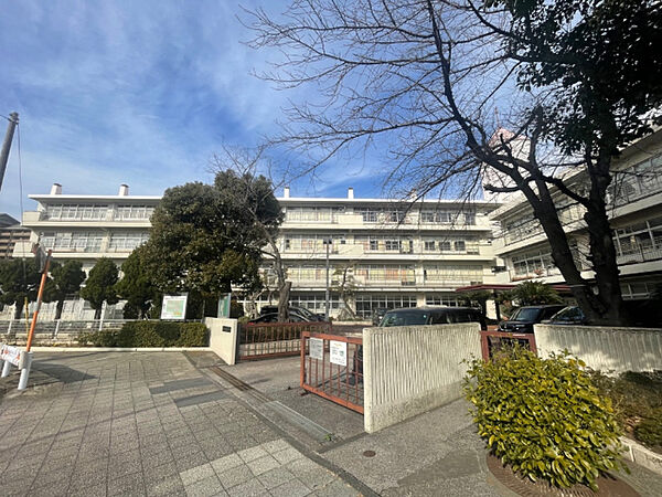 中学校「横浜市立大鳥中学校まで1121m」