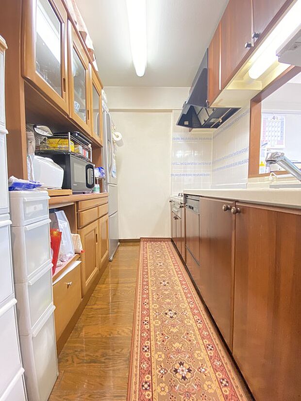 キッチンスペースも幅があり、冷蔵庫、食器棚等置けます!