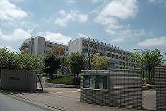 高校「東京都立葛西南高校まで1671m」