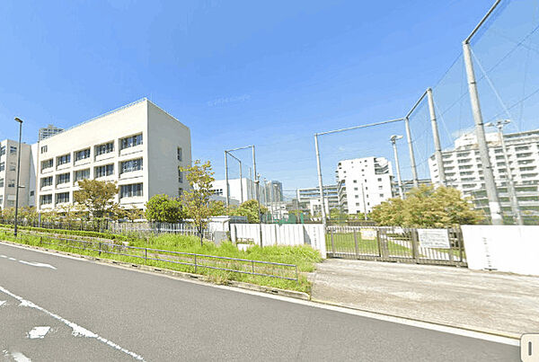 高校「東京都立第三商業高校まで1034m」