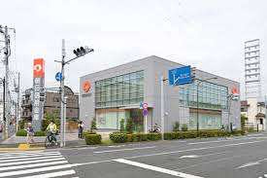 銀行「朝日信用金庫三角支店まで326m」