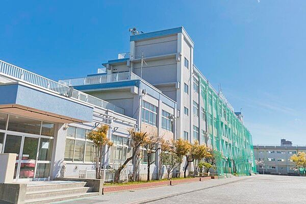 中学校「江戸川区立二之江中学校まで418m」