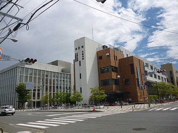 役所「市川市役所行徳支所まで619m」