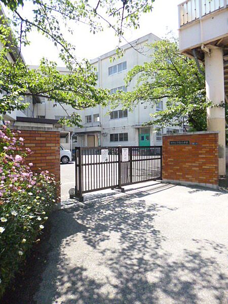 小学校「市川市立行徳小学校まで1302m」