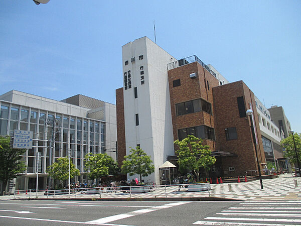 役所「市川市役所行徳支所まで1594m」