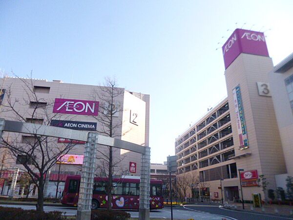 複合モール「ハニーズ市川妙典イオン店まで847m」