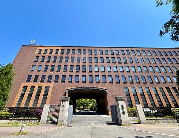 大学「私立麗澤大学まで677m」