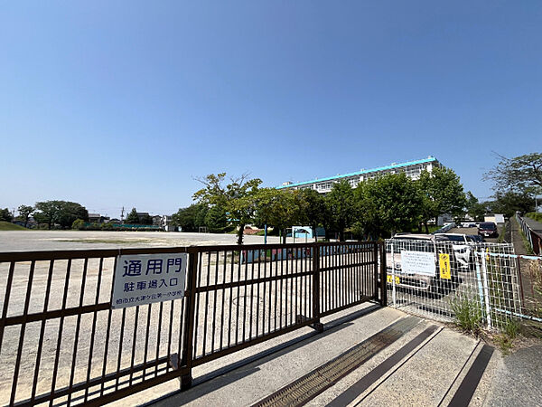 小学校「柏市立大津ケ丘第一小学校まで455m」