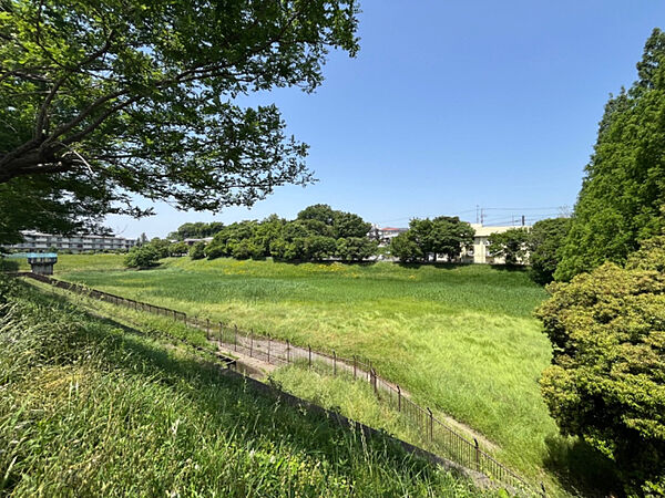 公園「中ノ橋公園まで925m」