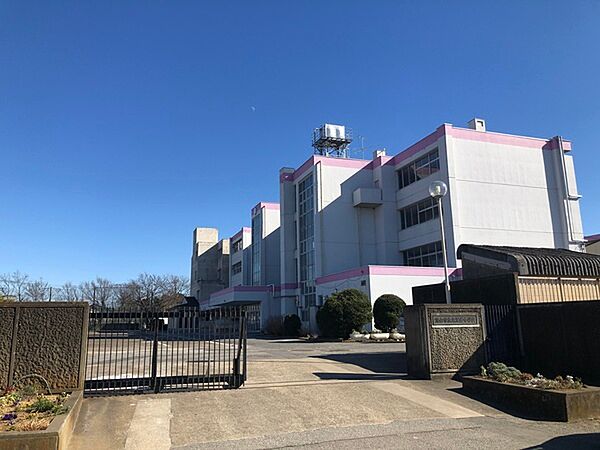 中学校「流山市立東深井中学校まで1877m」