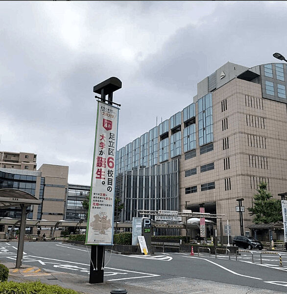 役所「足立区役所まで1299m」