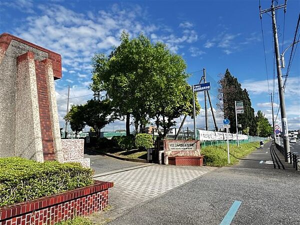 高校「千葉県立成田国際高校まで2566m」