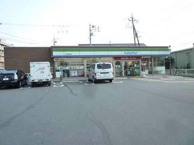 【コンビニエンスストア】ファミリーマート上尾日産通り店まで941ｍ