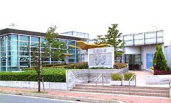 図書館「知識の森嵐山町立図書館まで2337m」