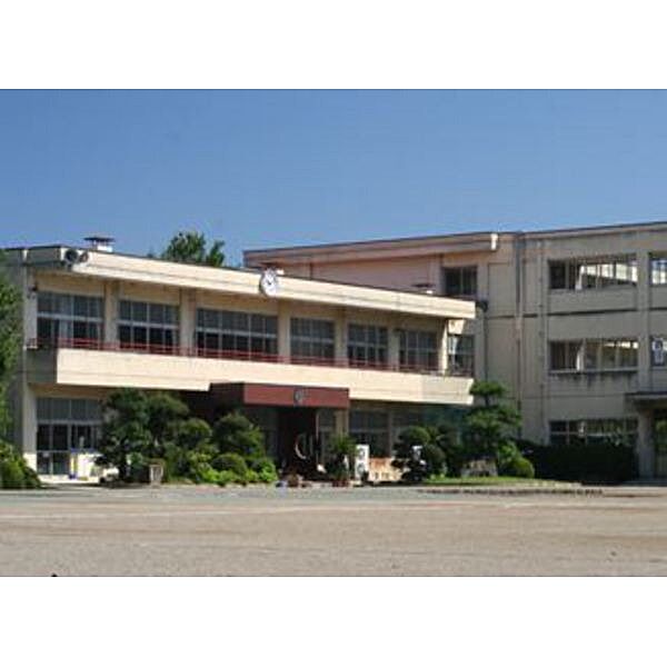 小学校「嵐山町立菅谷小学校まで607m」