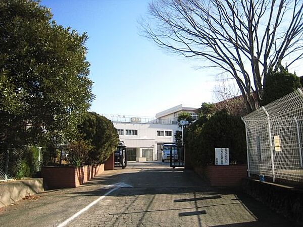小学校「東松山市立市の川小学校まで1053m」