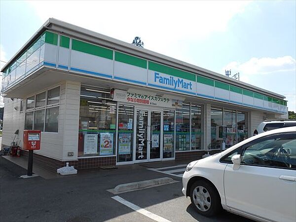 コンビニ「ファミリーマート嵐山むさし台店まで151m」