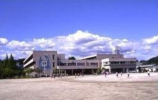 小学校「東松山市立青鳥小学校まで1034m」