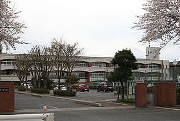 中学校「東松山市立南中学校まで2204m」