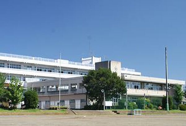中学校「嵐山町立菅谷中学校まで409m」