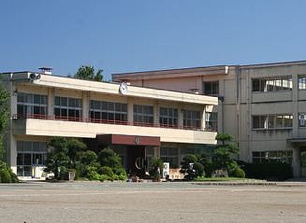 小学校「嵐山町立菅谷小学校まで518m」