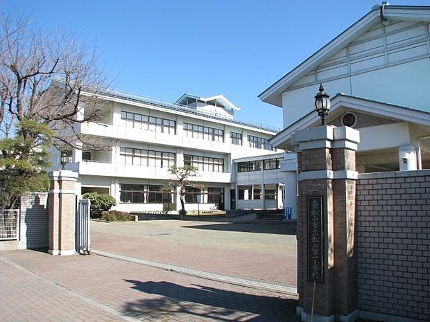 小学校「東松山市立松山第一小学校まで641m」