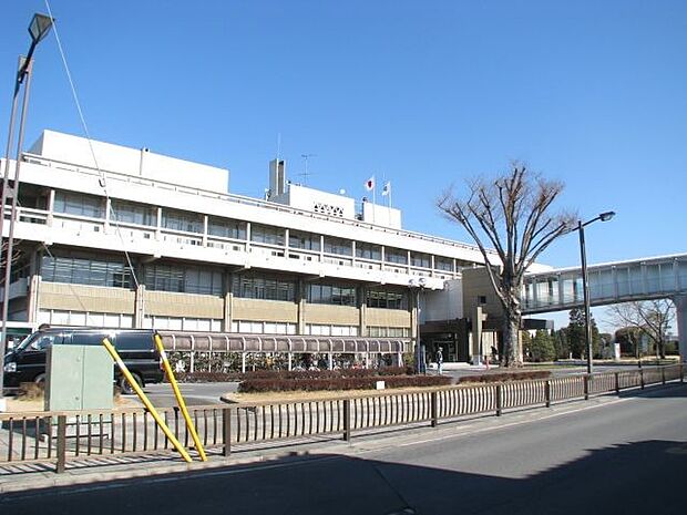 役所「東松山市役所まで798m」