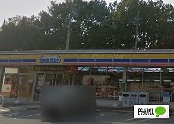 コンビニ「ミニストップ東松山上野本店まで332m」