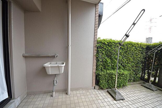 専用庭には便利な屋外水栓があります。
