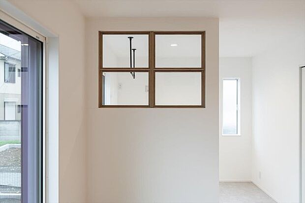 建物は狭山不動産（株）SAN+（サンプラス）高性能ZEH住宅（太陽光設置プラン案）の本体面積28.5〜30坪迄目安、坪単価約61.6万円（税込）で建築可能