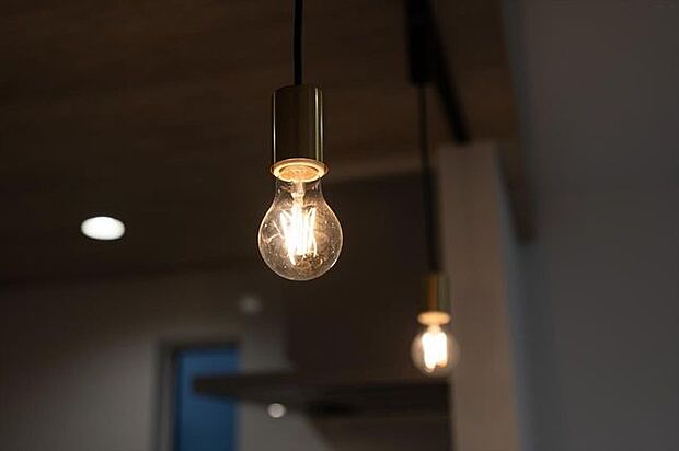 建物は狭山不動産（株）SAN+（サンプラス）高性能ZEH住宅（太陽光設置プラン案）の本体面積28.5〜30坪迄目安、坪単価約61.6万円（税込）で建築可能。