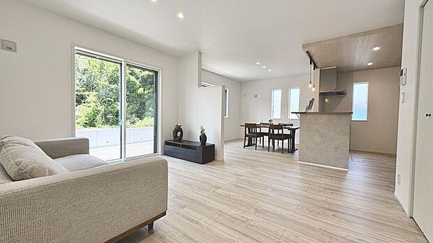 木の温もりが優しいリビング